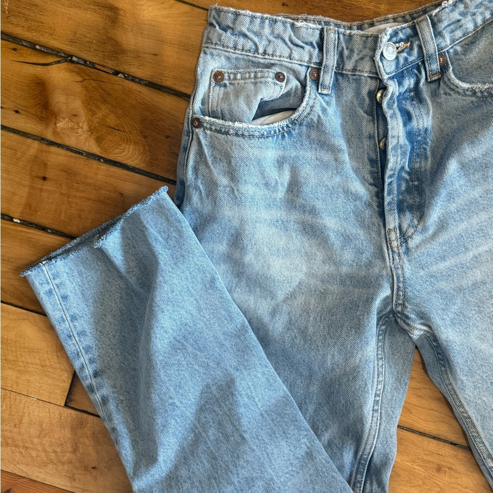 Zara Size 4/Size 26 High Waisted Light Wash Denim Raw Hem
